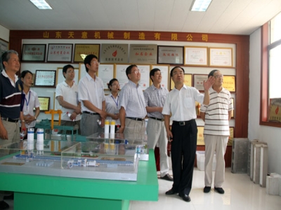 2012.7.28日山東天意兩項科技成果鑒定順利通過，北京領(lǐng)導專家，到我公司參觀指導