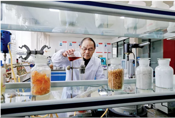 聘用高校科技人員做技術顧問(王勉勵 / 攝影) 聘用高校科技人員做技術顧問(王勉勵 / 攝影)